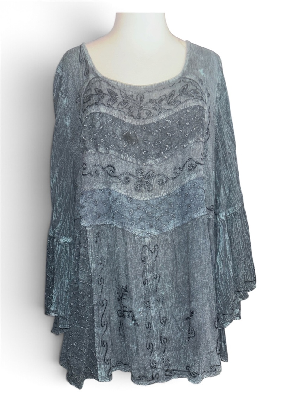 Embroidered Scoop-Neck Tunic Top in Blue Green